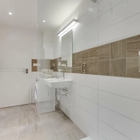 Brand New Luxury Penthouse Apartment *